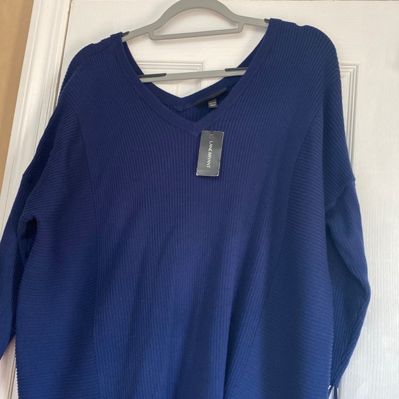 NWT Lane Bryant navy V-neck top size 18/20 - Picture 2 of 4